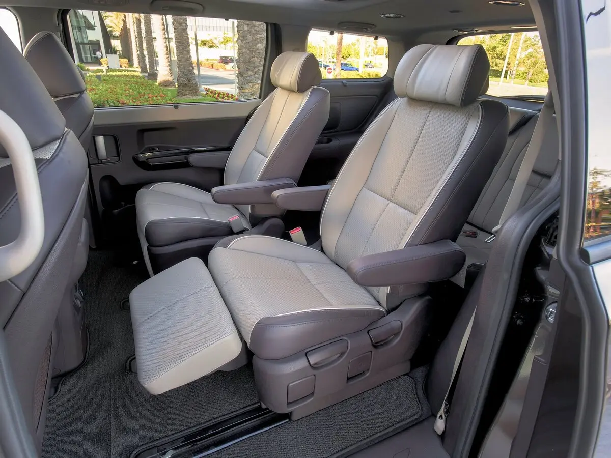 Kia Sedona III Минивэн — сүрөт 10