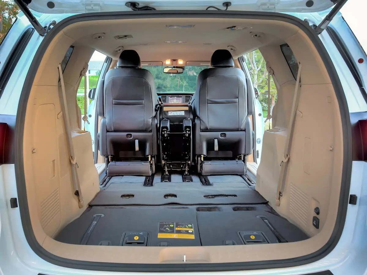 Kia Sedona III Минивэн — сүрөт 12