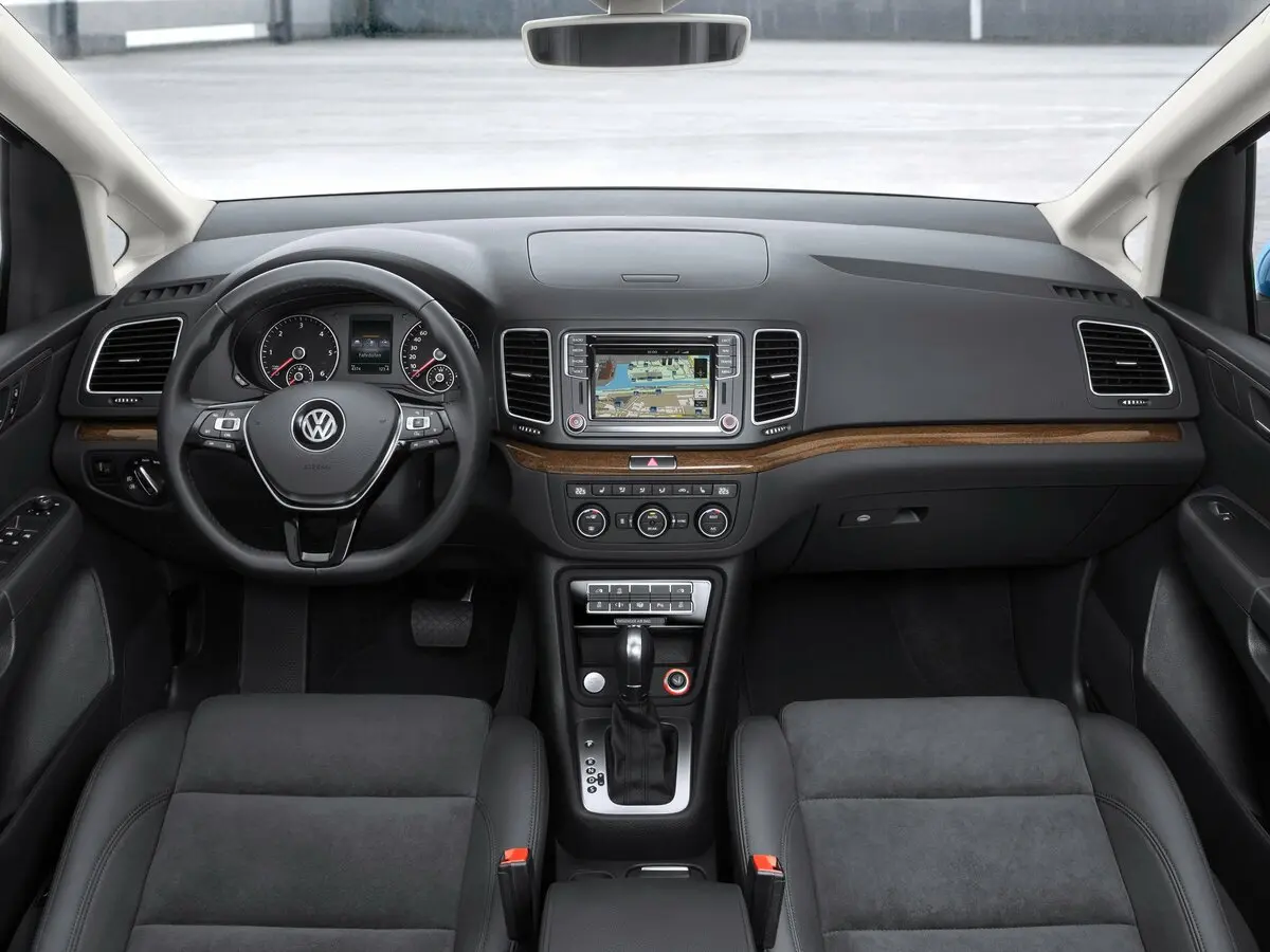 Volkswagen Sharan II Рестайлинг Минивэн — сүрөт 6