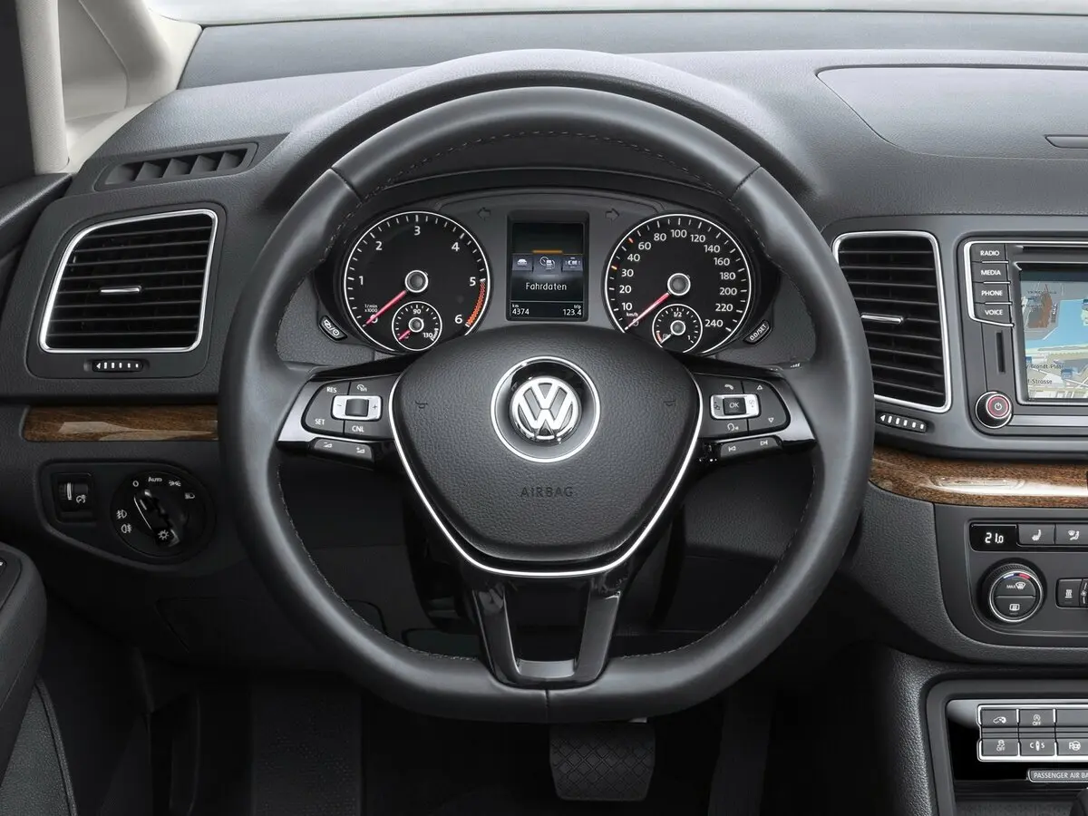 Volkswagen Sharan II Рестайлинг Минивэн — сүрөт 8