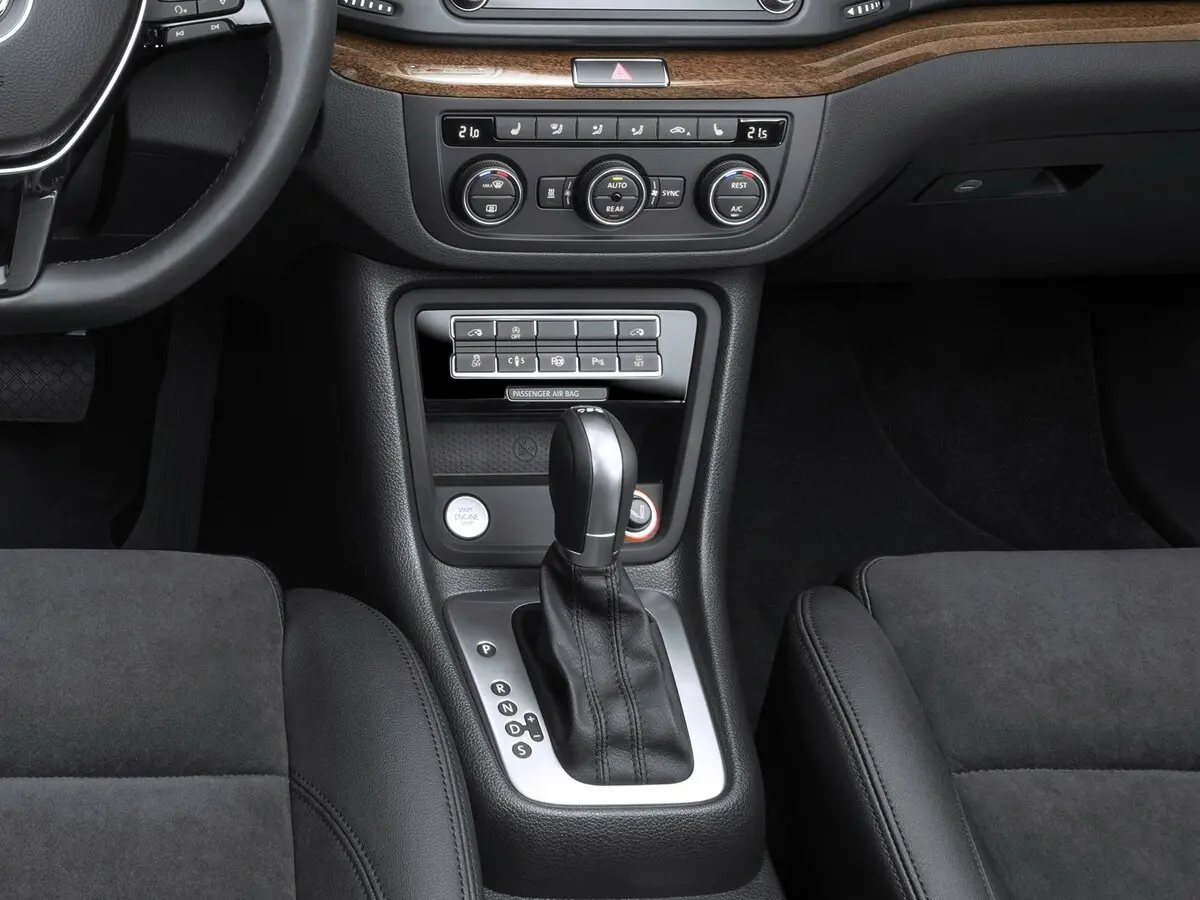 Volkswagen Sharan II Рестайлинг Минивэн — сүрөт 10