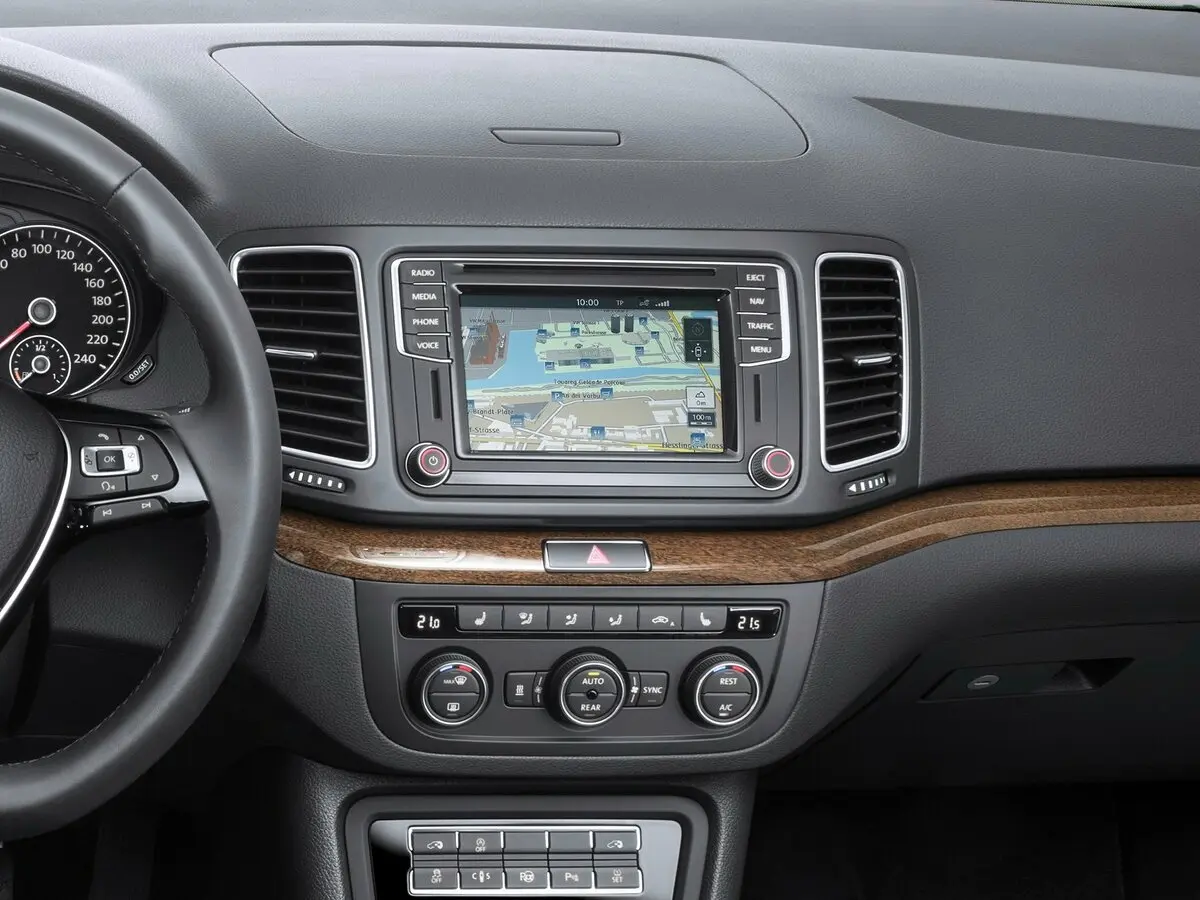 Volkswagen Sharan II Рестайлинг Минивэн — сүрөт 12