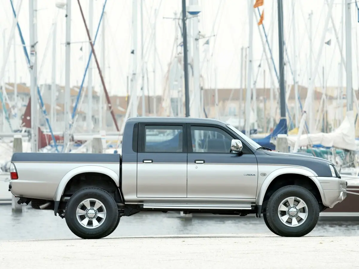 Mitsubishi L200 III Рестайлинг Пикап Двойная кабина — сүрөт 2