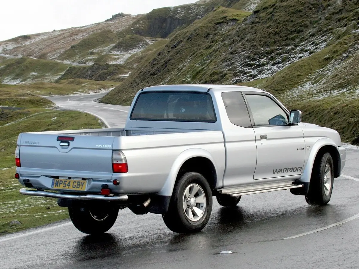 Mitsubishi L200 III Рестайлинг Пикап Полуторная кабина — сүрөт 3
