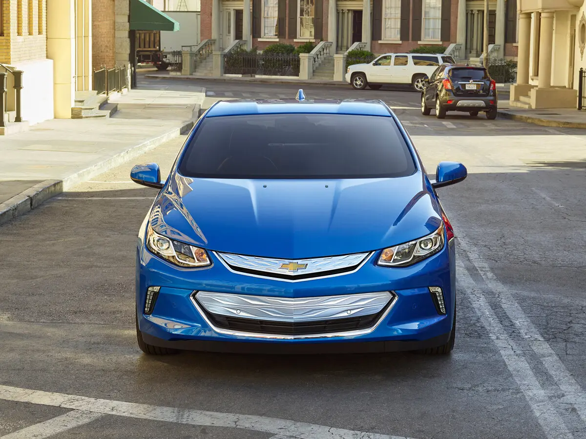 Chevrolet Volt II Хэтчбек 5 дв. — photo 3