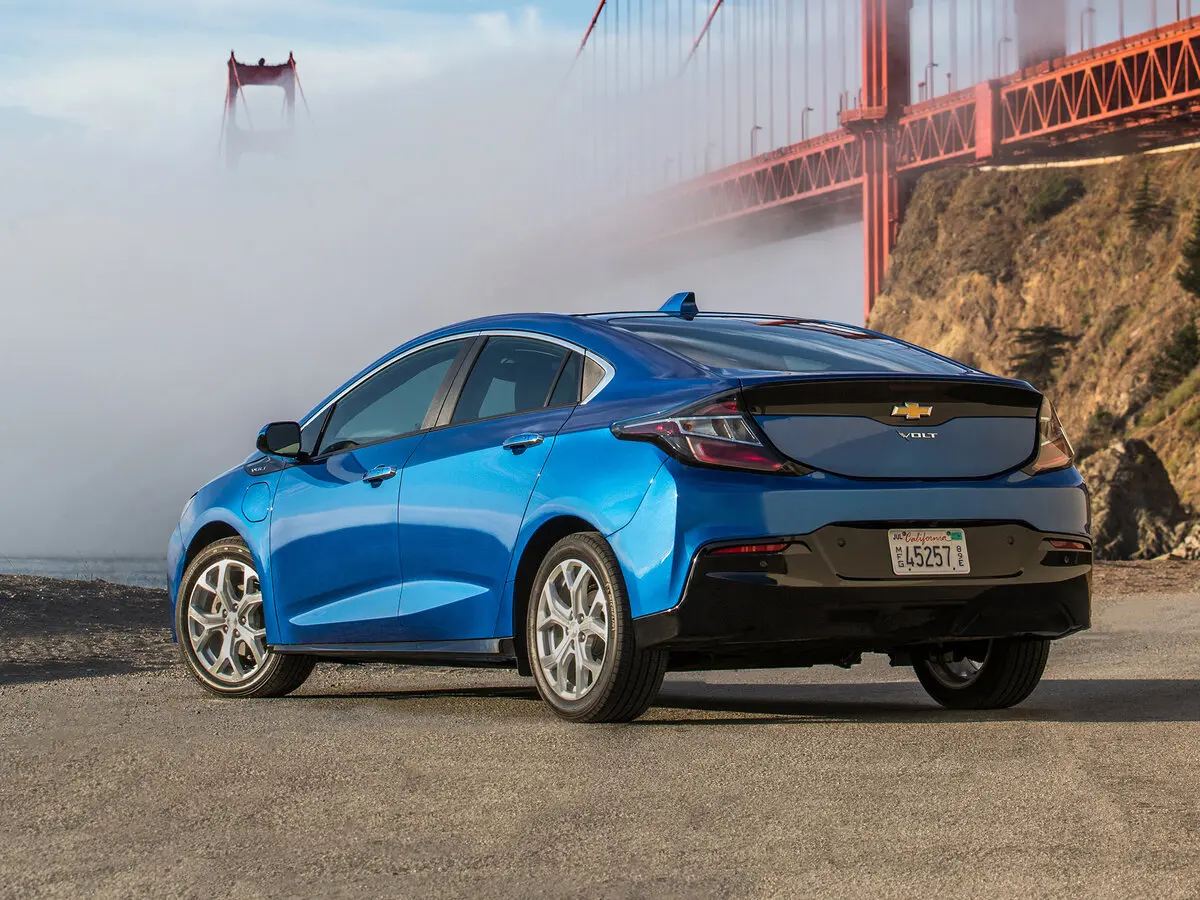 Chevrolet Volt II Хэтчбек 5 дв. — photo 4