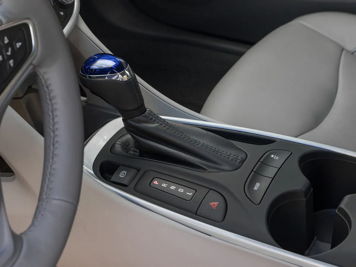 Chevrolet Volt II Хэтчбек 5 дв. — photo 9