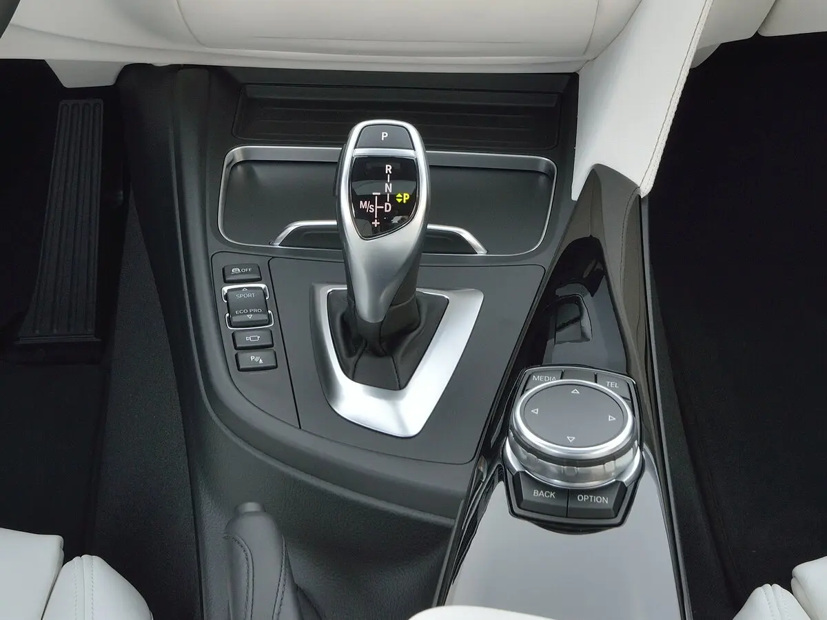 BMW 3 серии VI (F3x) Рестайлинг Седан — сүрөт 12