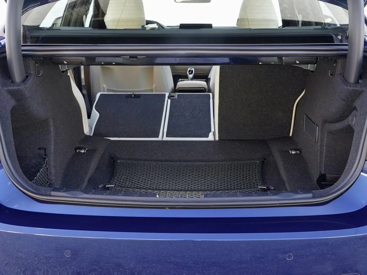 BMW 3 серии VI (F3x) Рестайлинг Седан — сүрөт 13