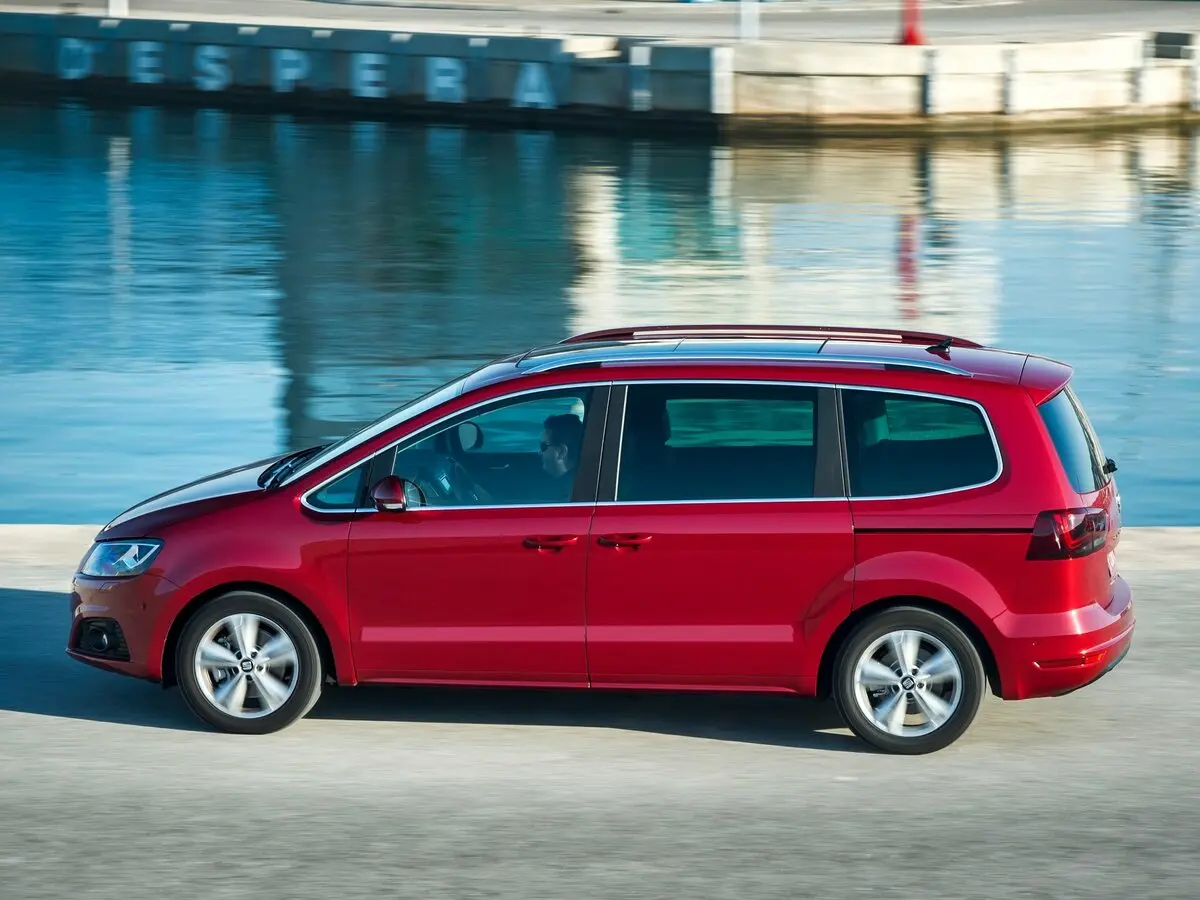 SEAT Alhambra II Рестайлинг Минивэн — 照片 2