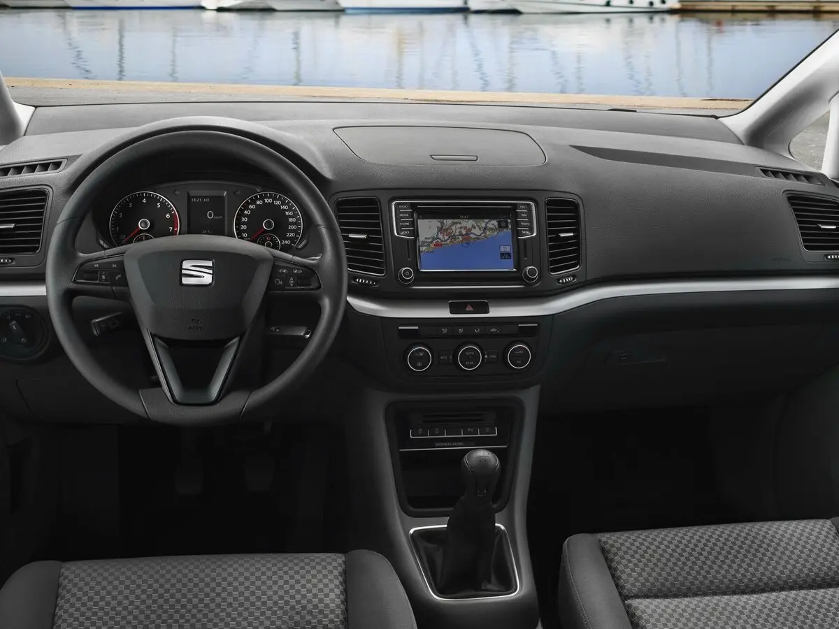SEAT Alhambra II Рестайлинг Минивэн — 照片 6