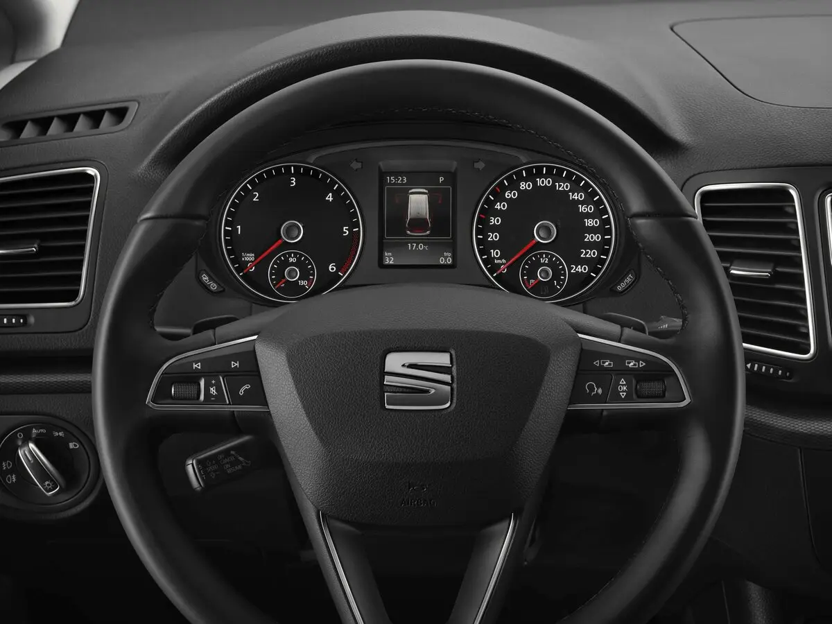SEAT Alhambra II Рестайлинг Минивэн — 照片 7