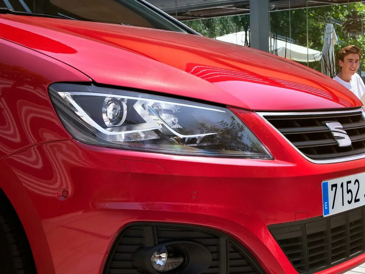 SEAT Alhambra II Рестайлинг Минивэн — 照片 11