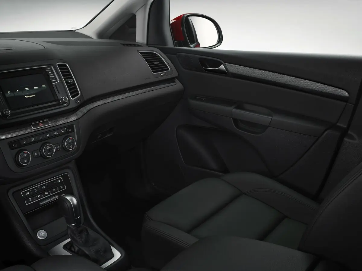 SEAT Alhambra II Рестайлинг Минивэн — 照片 14