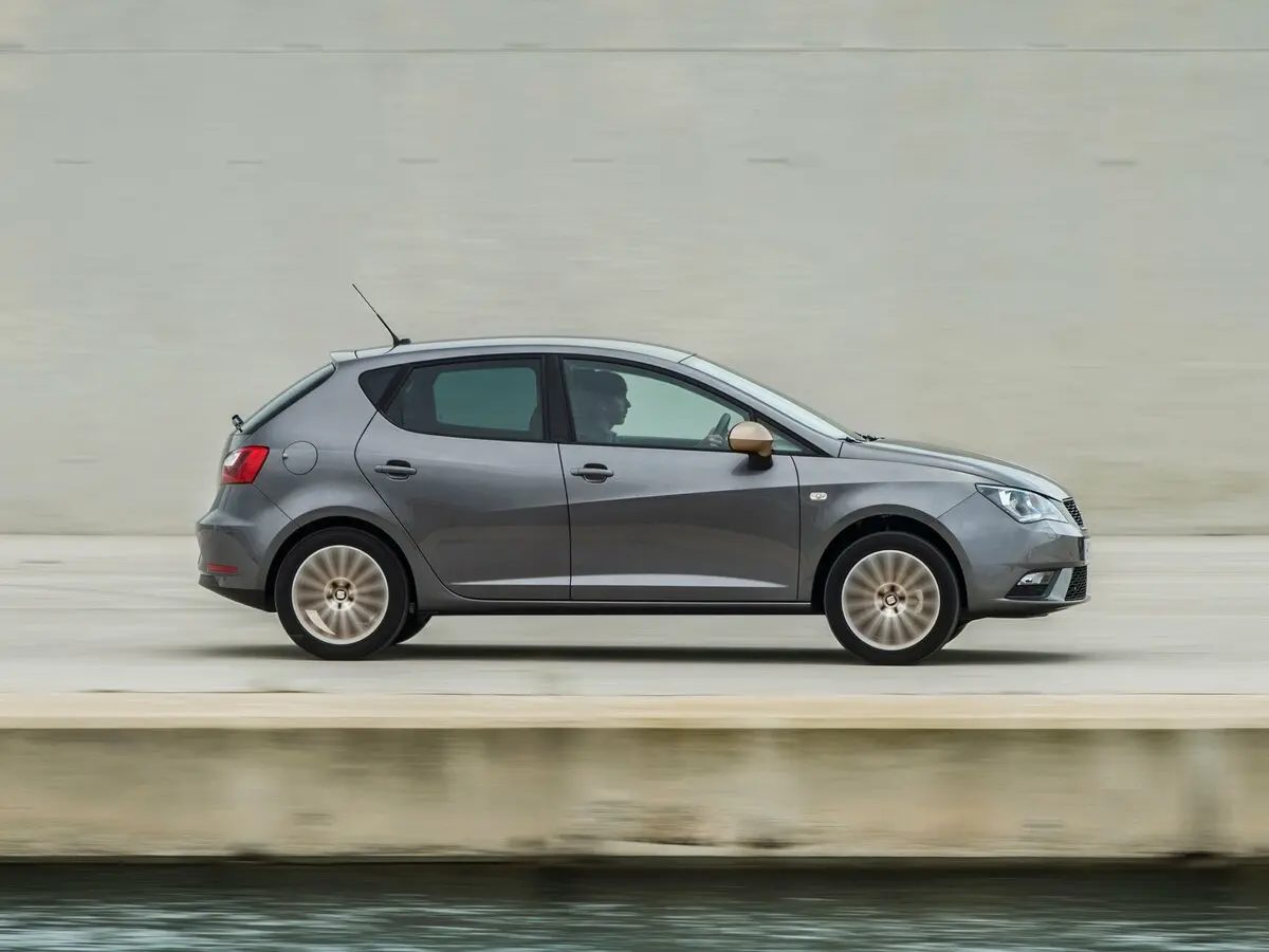 SEAT Ibiza IV Рестайлинг 2 Хэтчбек 5 дв. — 照片 2