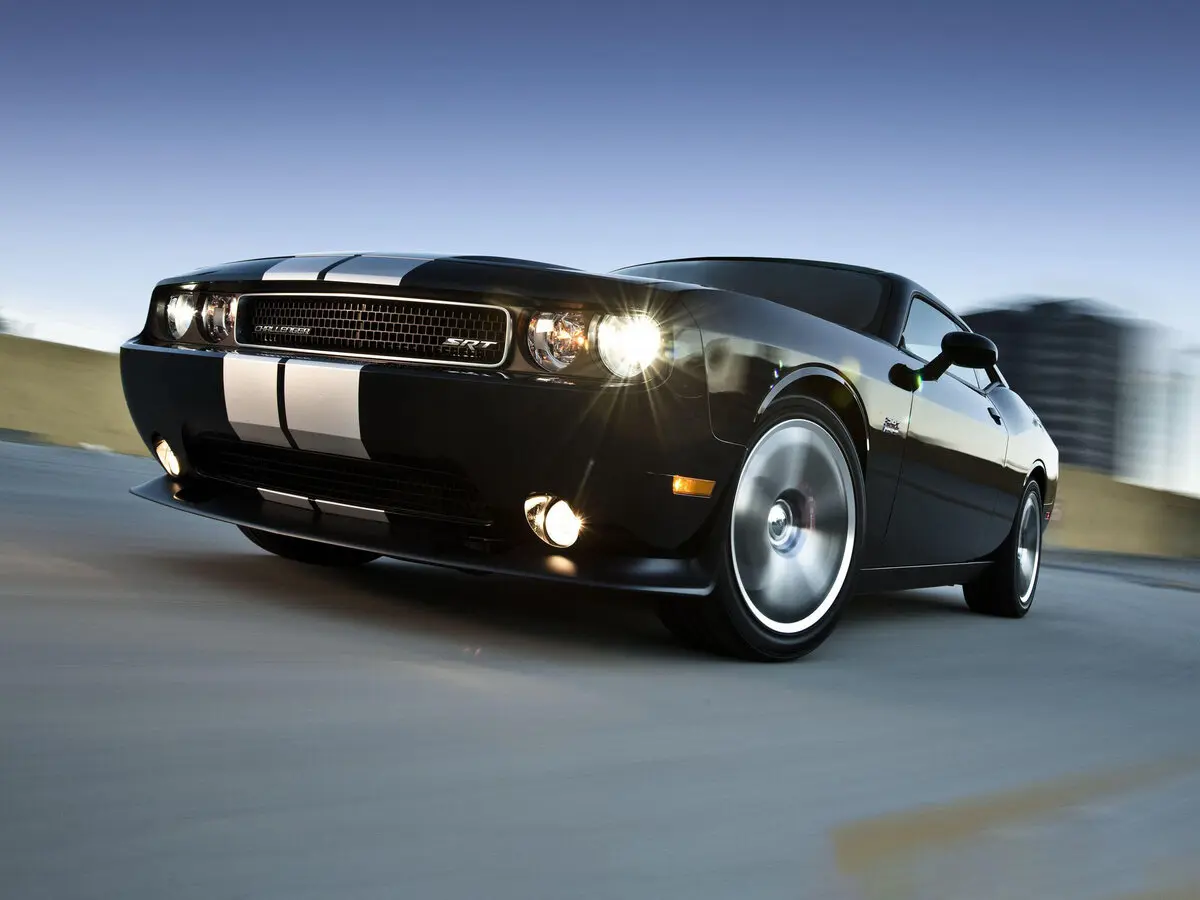 Dodge Challenger III Рестайлинг Купе SRT8