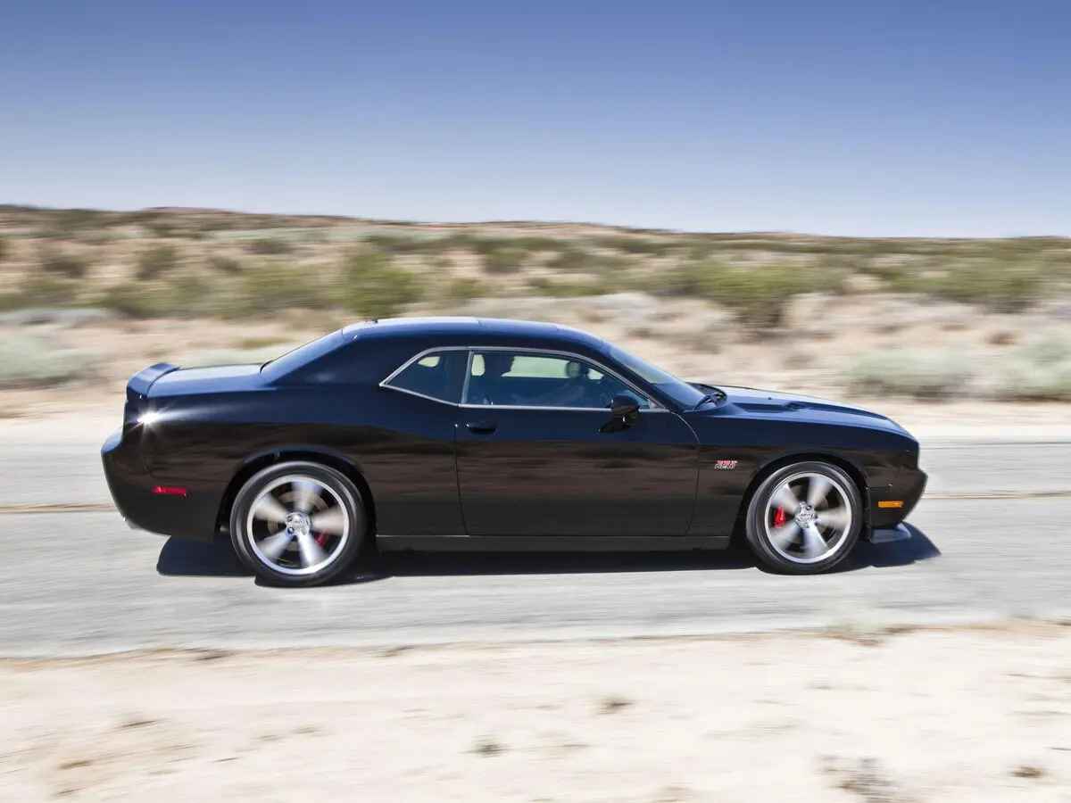 Dodge Challenger III Рестайлинг Купе SRT8 — photo 2