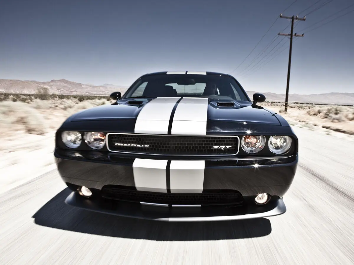 Dodge Challenger III Рестайлинг Купе SRT8 — photo 3