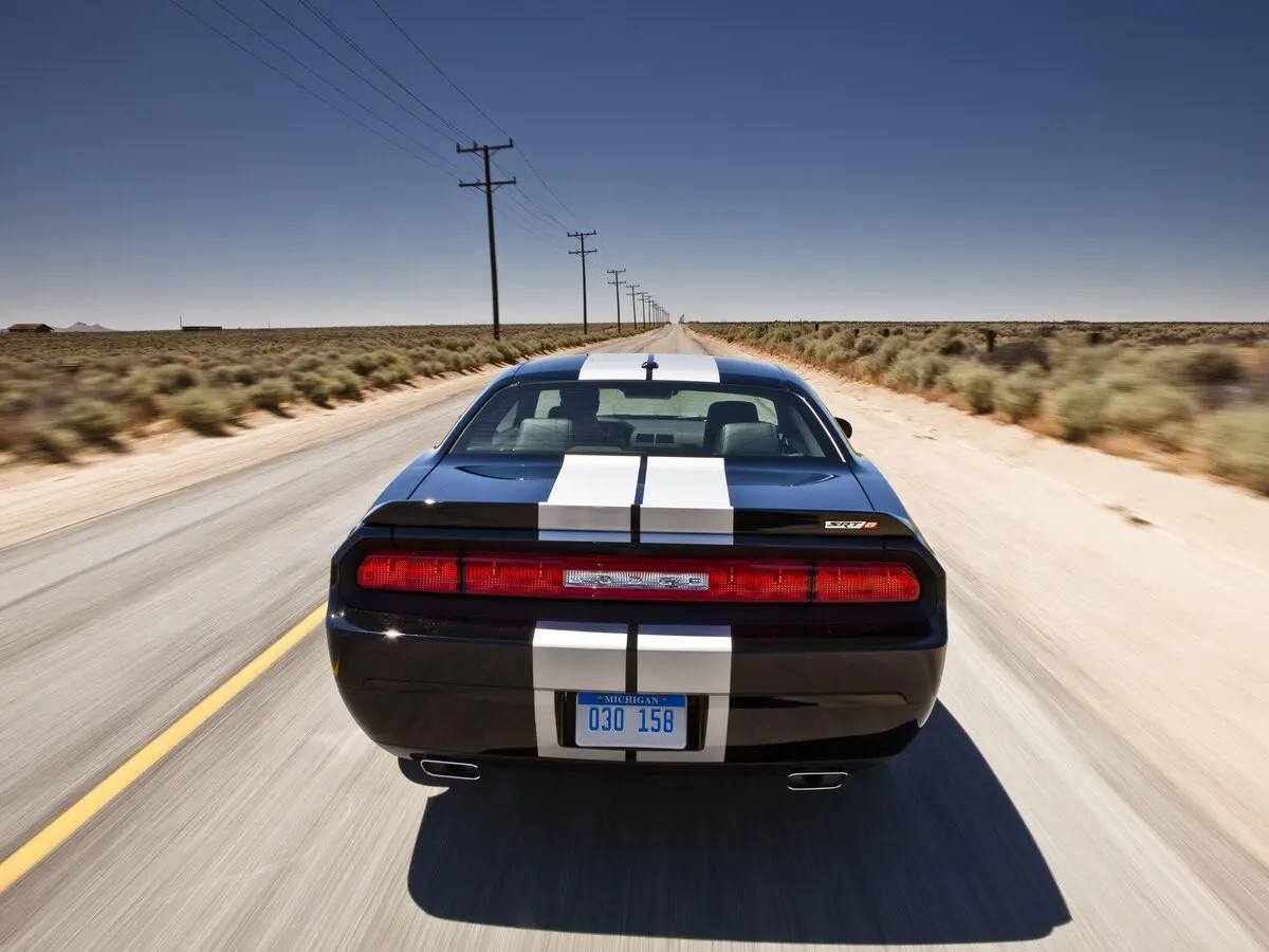Dodge Challenger III Рестайлинг Купе SRT8 — photo 4