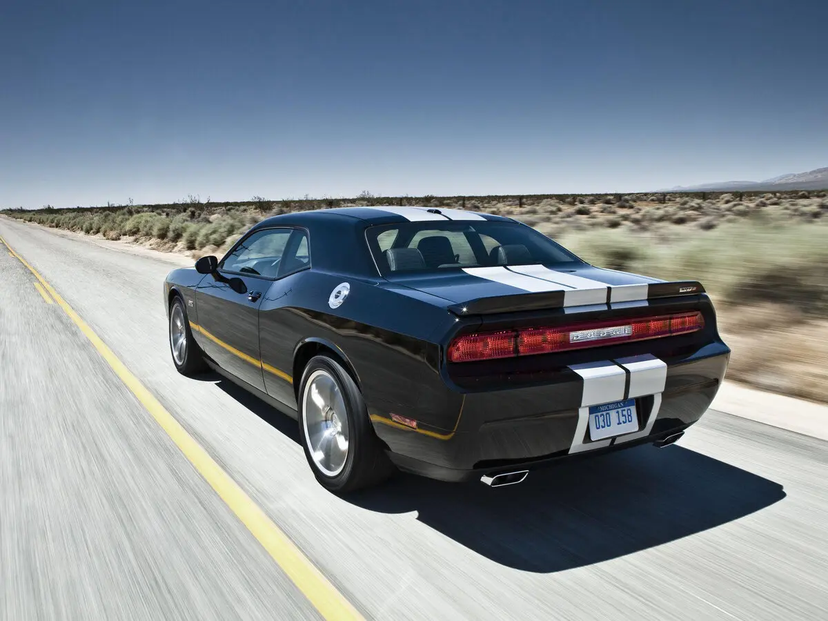 Dodge Challenger III Рестайлинг Купе SRT8 — photo 5