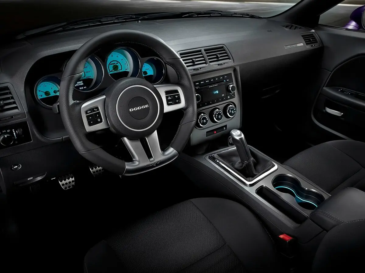 Dodge Challenger III Рестайлинг Купе SRT8 — photo 6