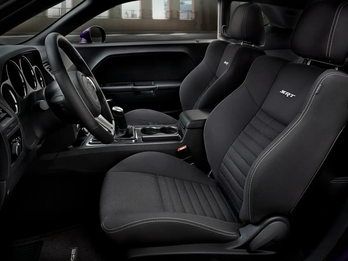 Dodge Challenger III Рестайлинг Купе SRT8 — photo 7