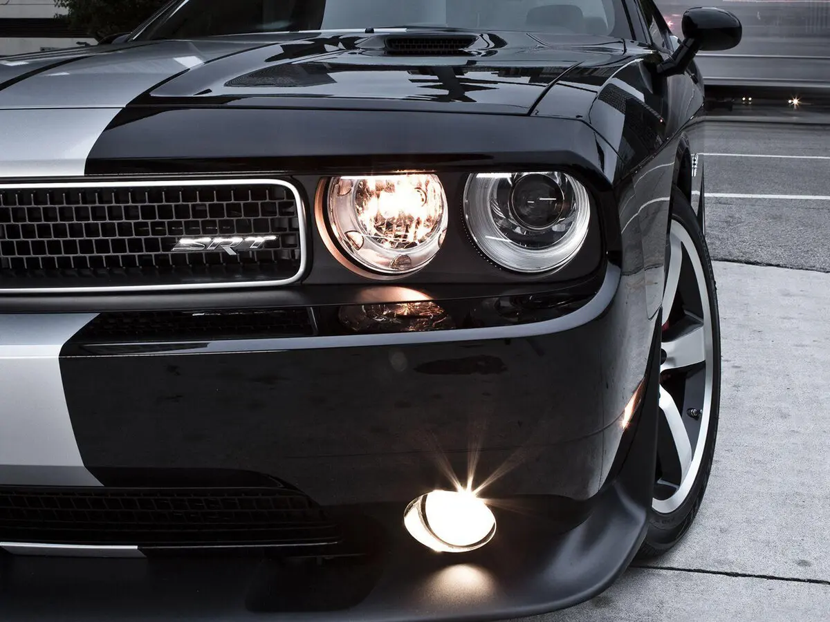 Dodge Challenger III Рестайлинг Купе SRT8 — photo 10