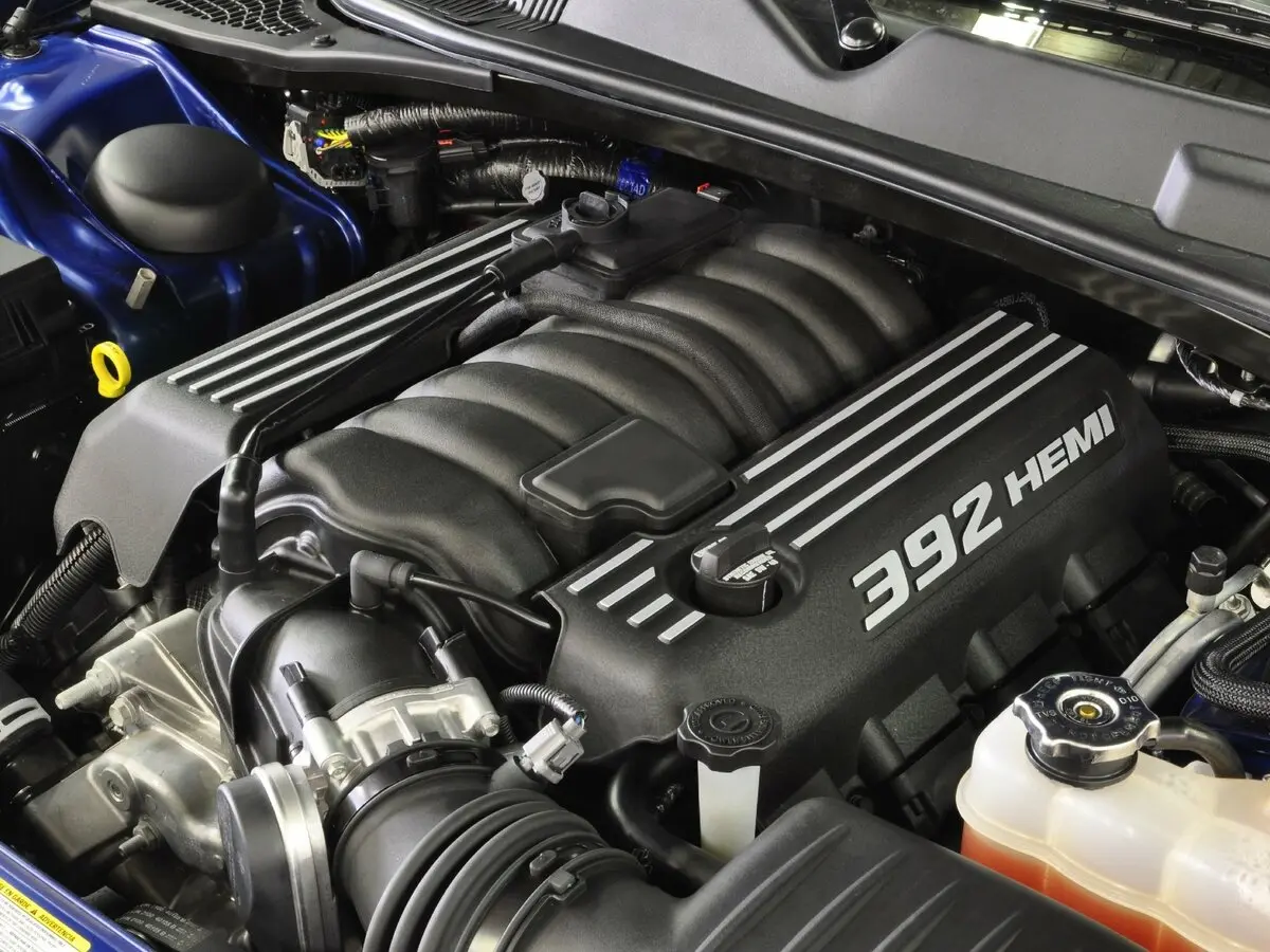 Dodge Challenger III Рестайлинг Купе SRT8 — photo 12