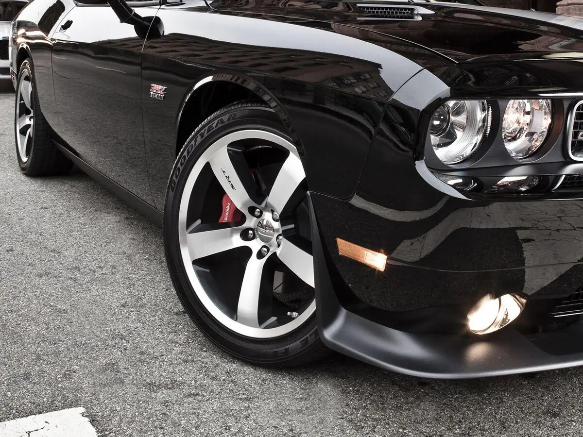 Dodge Challenger III Рестайлинг Купе SRT8 — photo 13