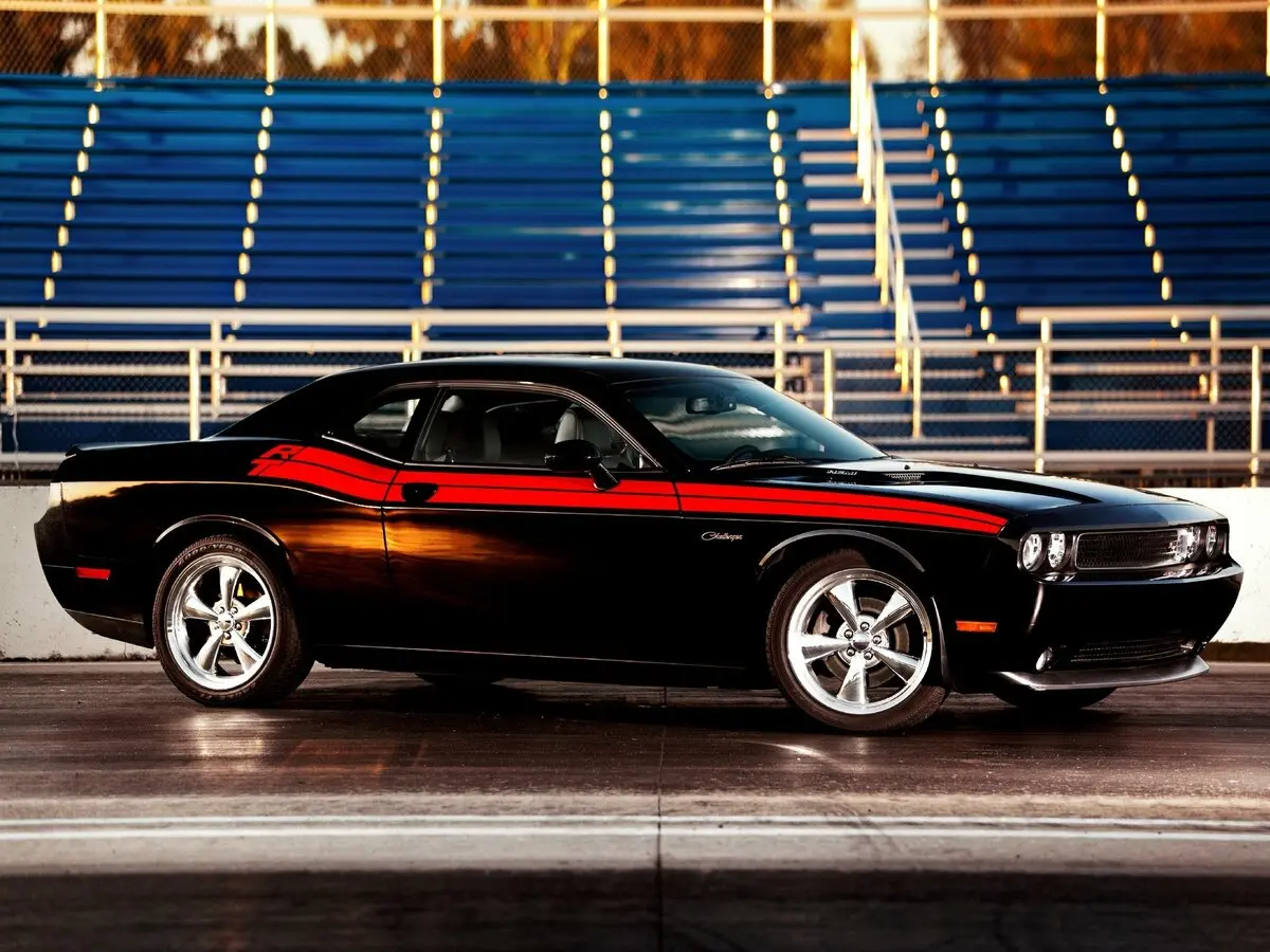 Dodge Challenger III Рестайлинг Купе — сүрөт 2