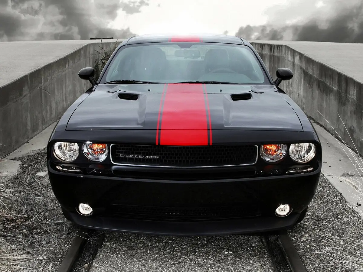 Dodge Challenger III Рестайлинг Купе — сүрөт 3