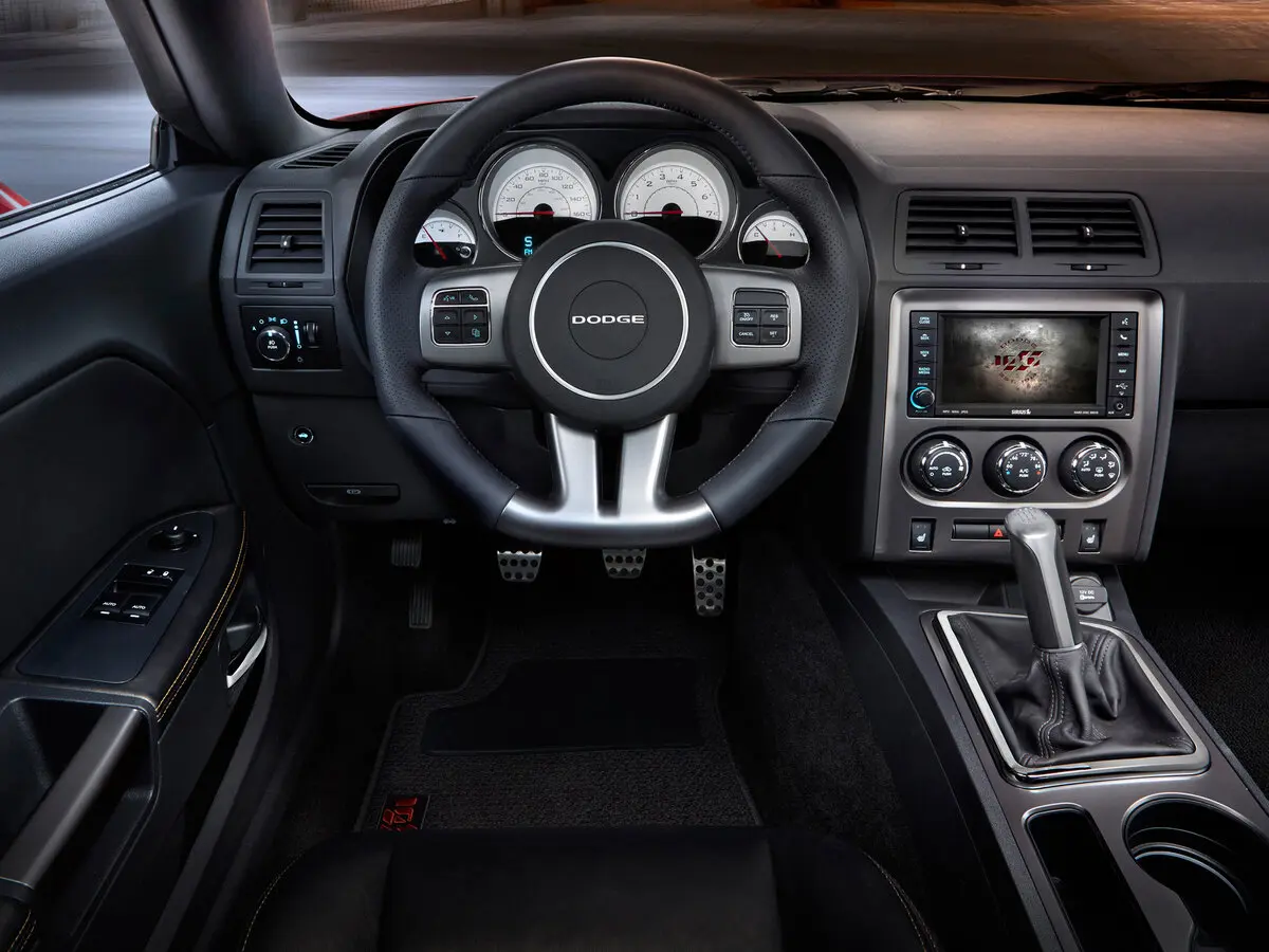 Dodge Challenger III Рестайлинг Купе — сүрөт 5