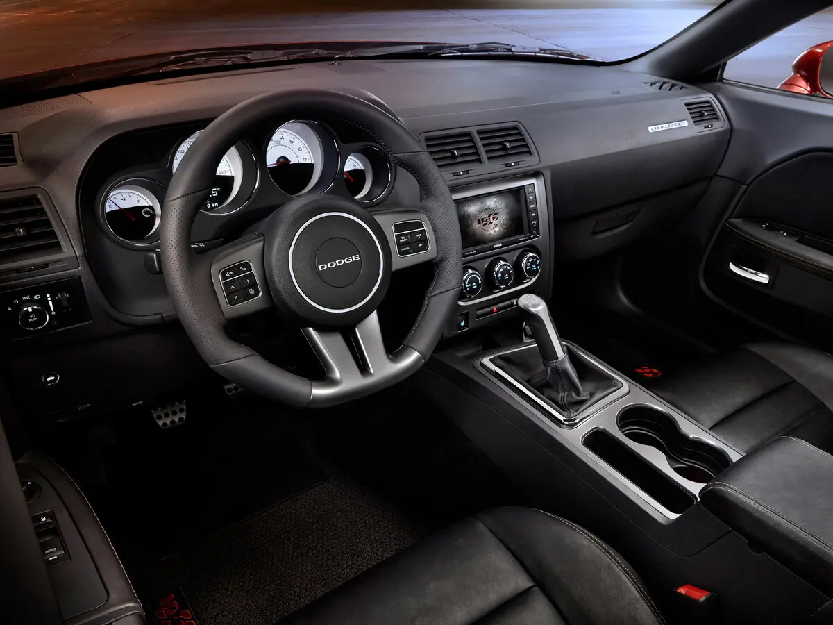 Dodge Challenger III Рестайлинг Купе — сүрөт 6