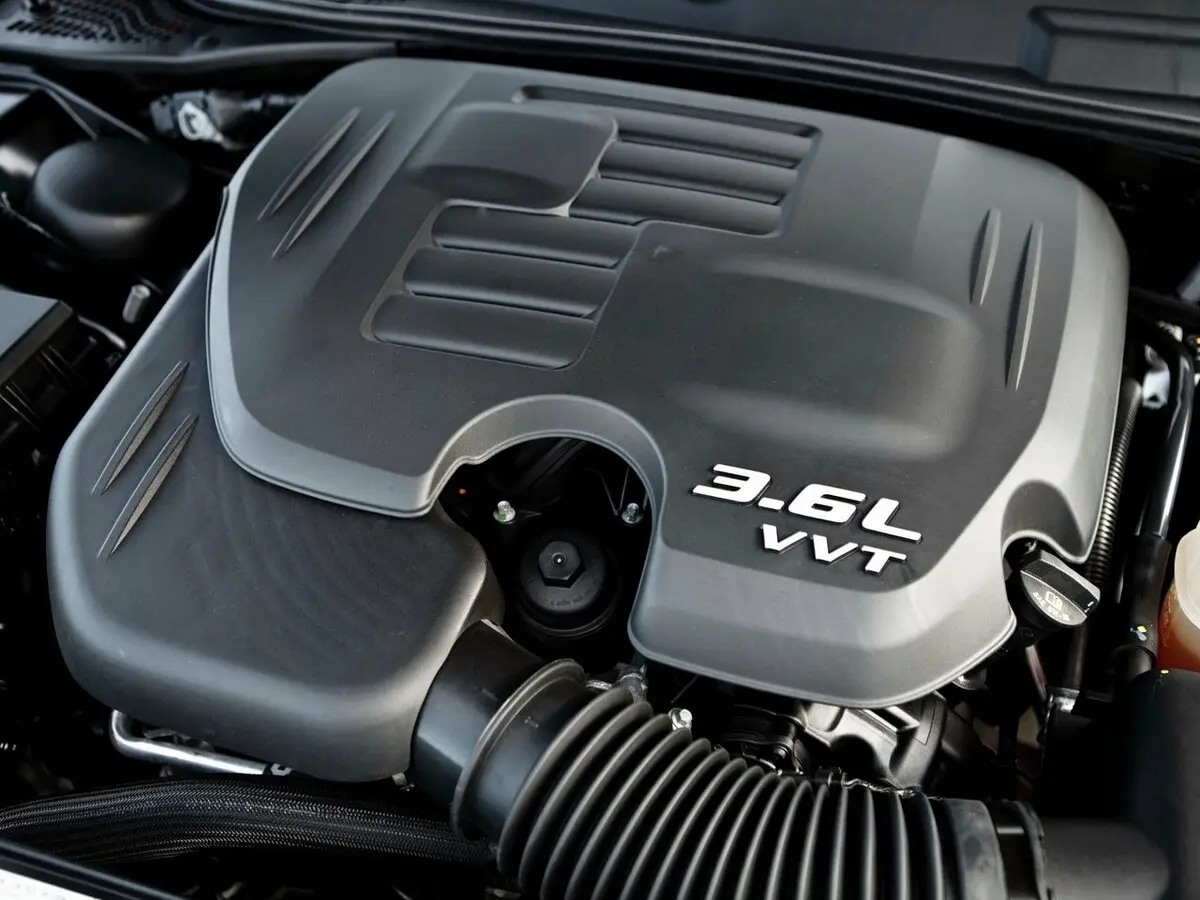Dodge Challenger III Рестайлинг Купе — сүрөт 12