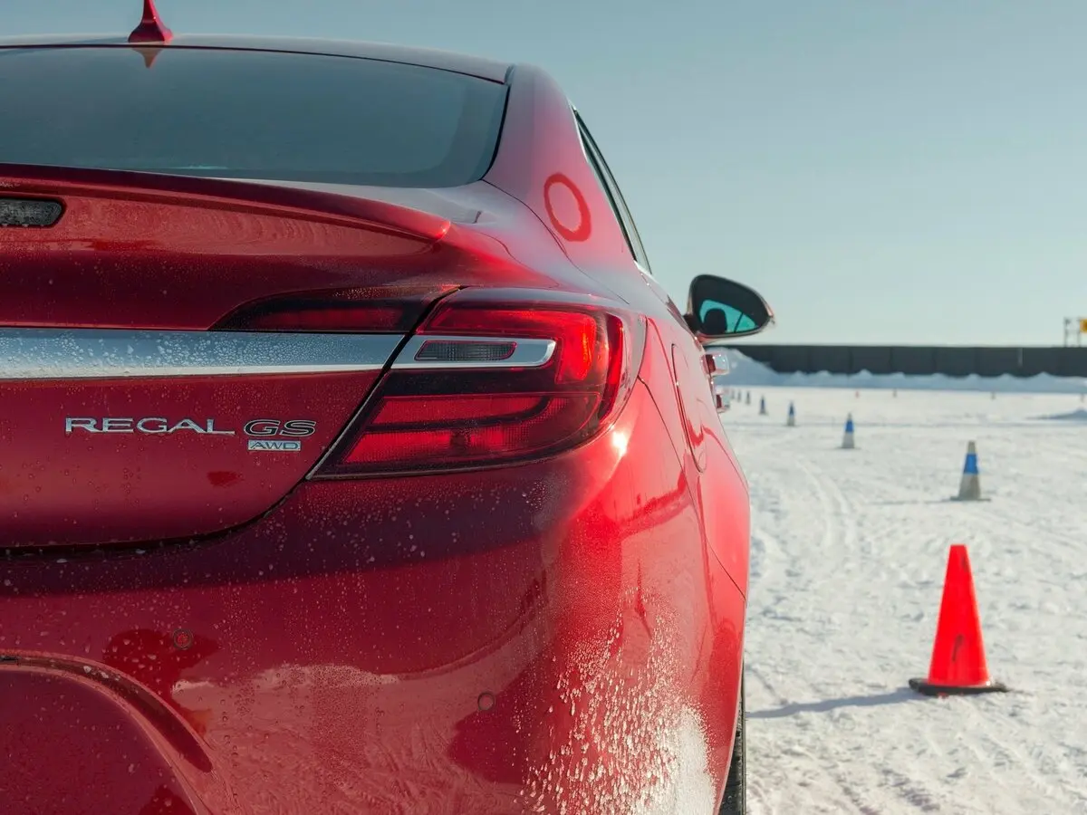 Buick Regal V Рестайлинг Седан — сүрөт 11