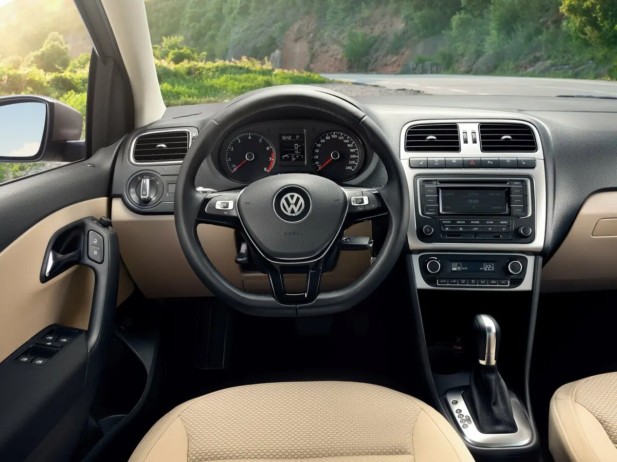 Volkswagen Polo V Рестайлинг Седан — фото 6