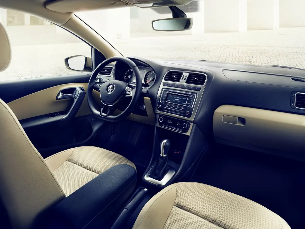 Volkswagen Polo V Рестайлинг Седан — фото 7