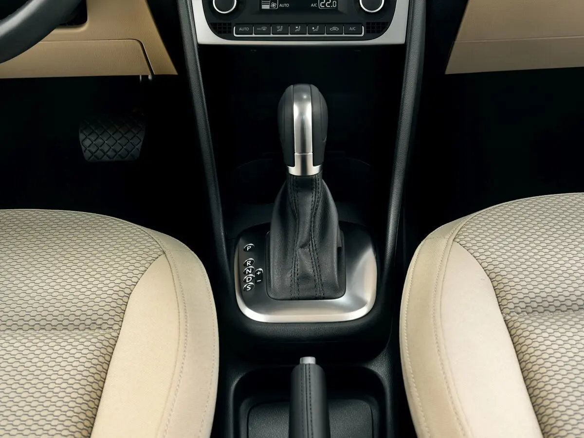 Volkswagen Polo V Рестайлинг Седан — фото 9
