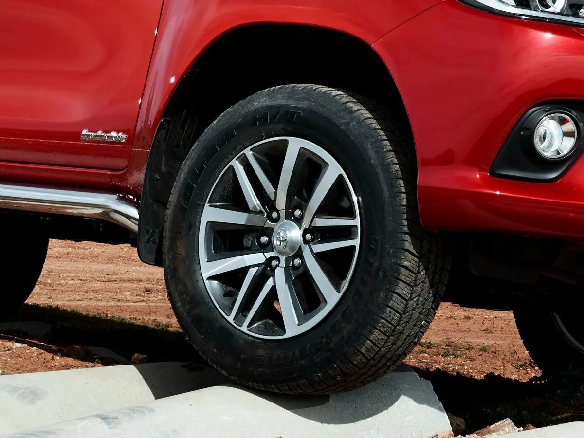 Toyota Hilux VIII Пикап Двойная кабина — сүрөт 20