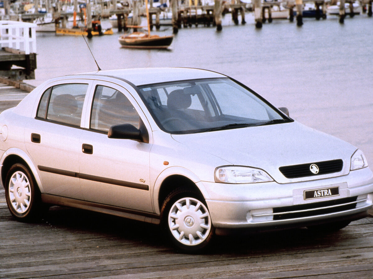 Holden Astra IV (TS) Хэтчбек 5 дв. — фото 3