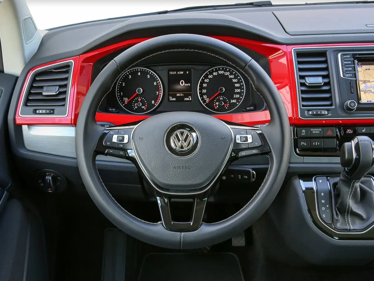 Volkswagen Multivan T6 Минивэн — фото 10