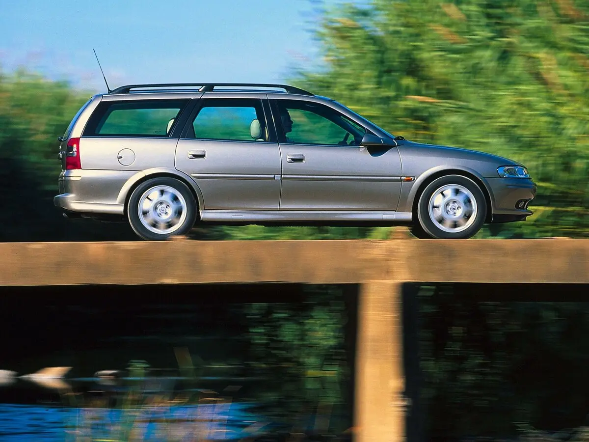 Opel Vectra B Рестайлинг Универсал 5 дв. — фото 2