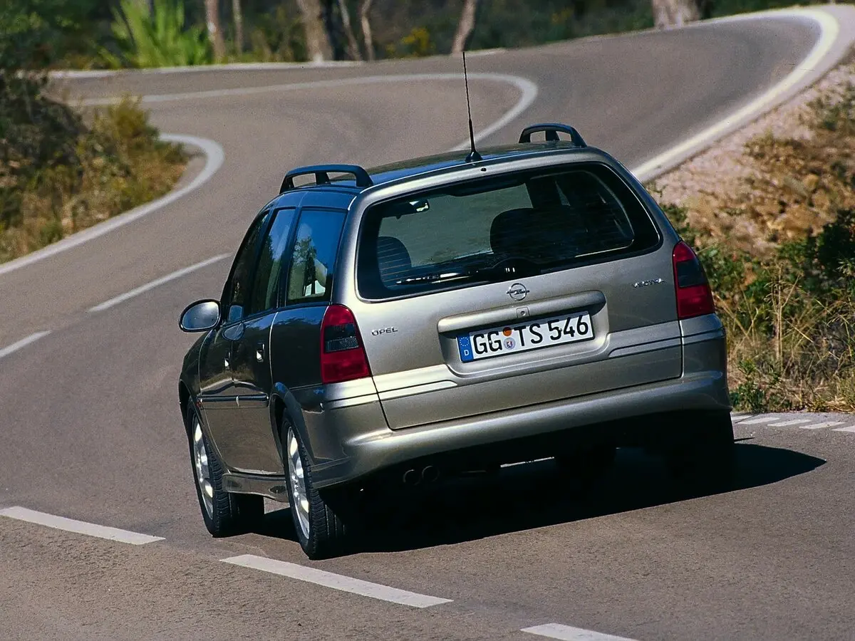 Opel Vectra B Рестайлинг Универсал 5 дв. — фото 4