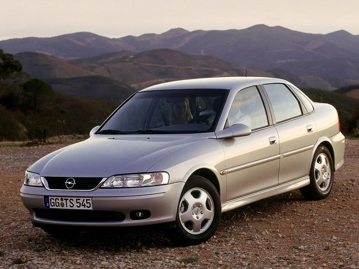 Opel Vectra B Рестайлинг Седан — фото 2