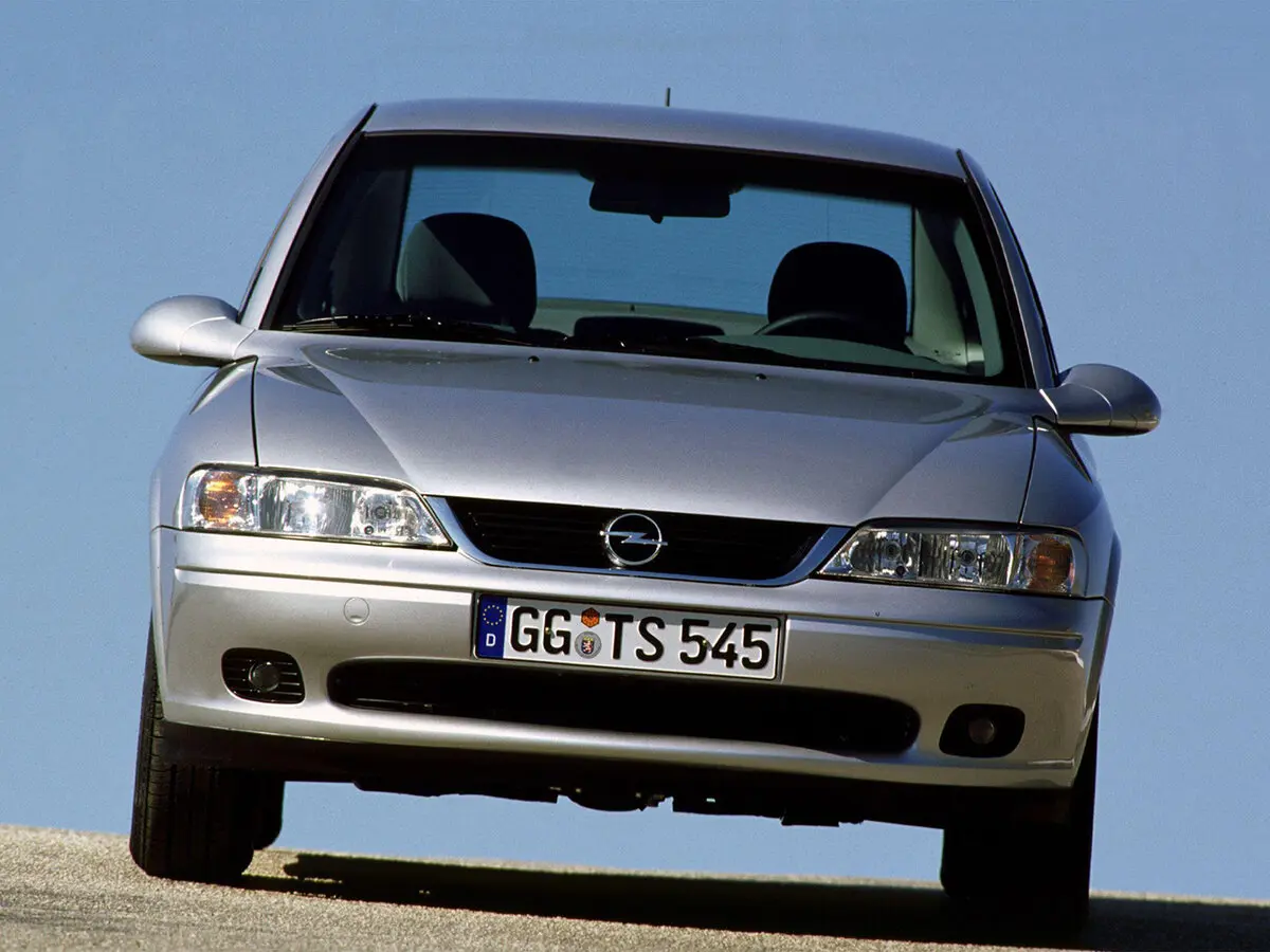 Opel Vectra B Рестайлинг Седан — фото 4