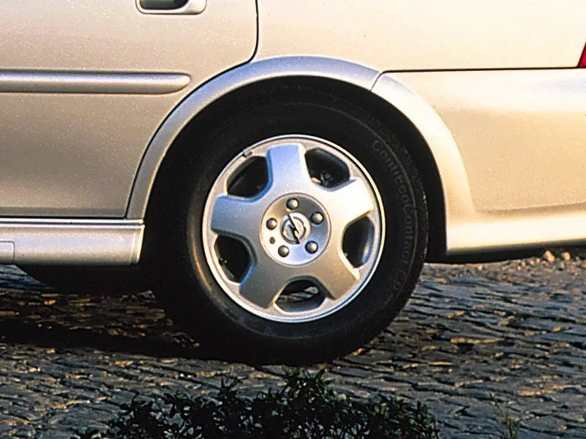 Opel Vectra B Рестайлинг Седан — фото 9