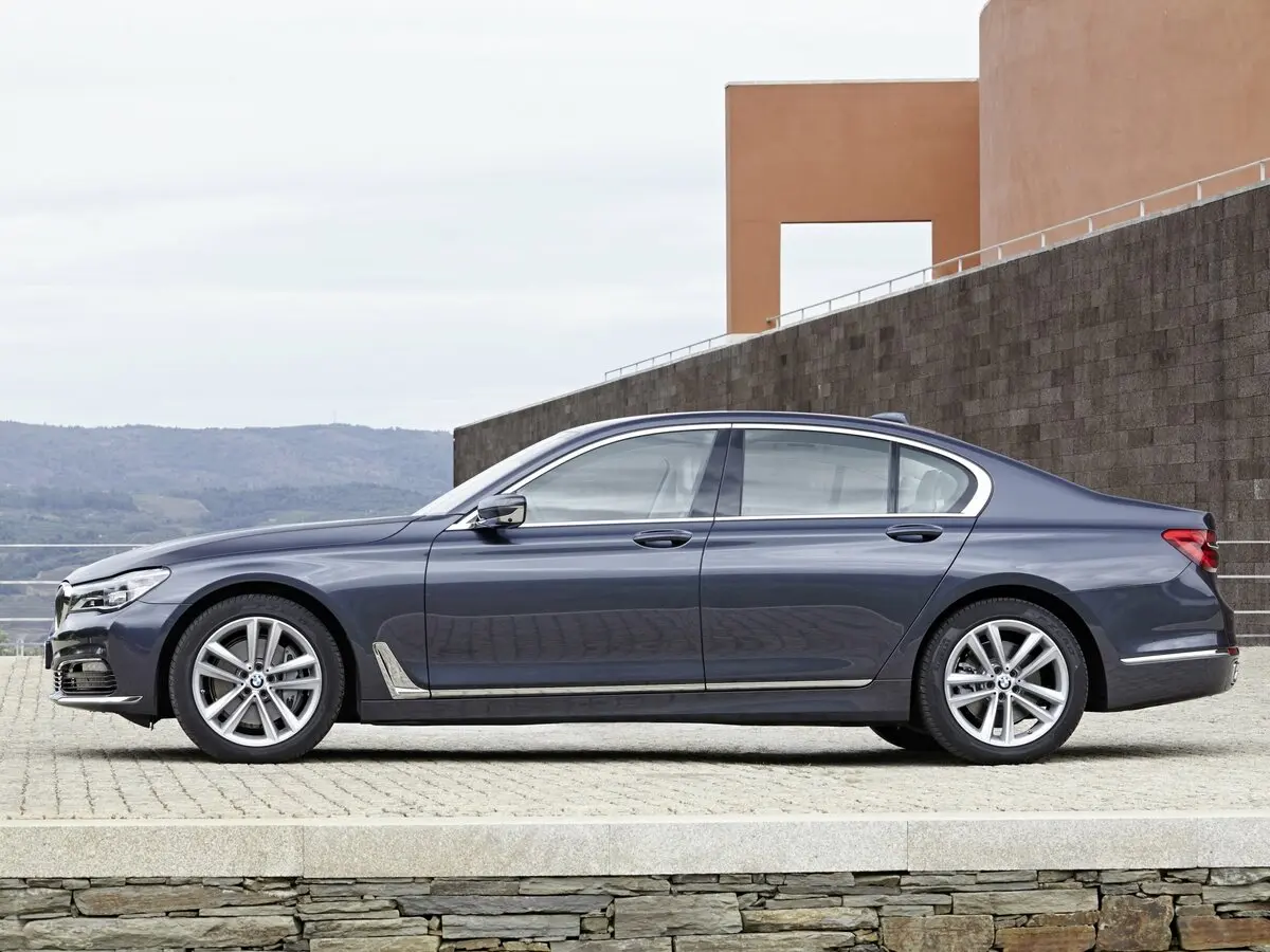 BMW 7 серии VI (G11/G12) Седан — сүрөт 2