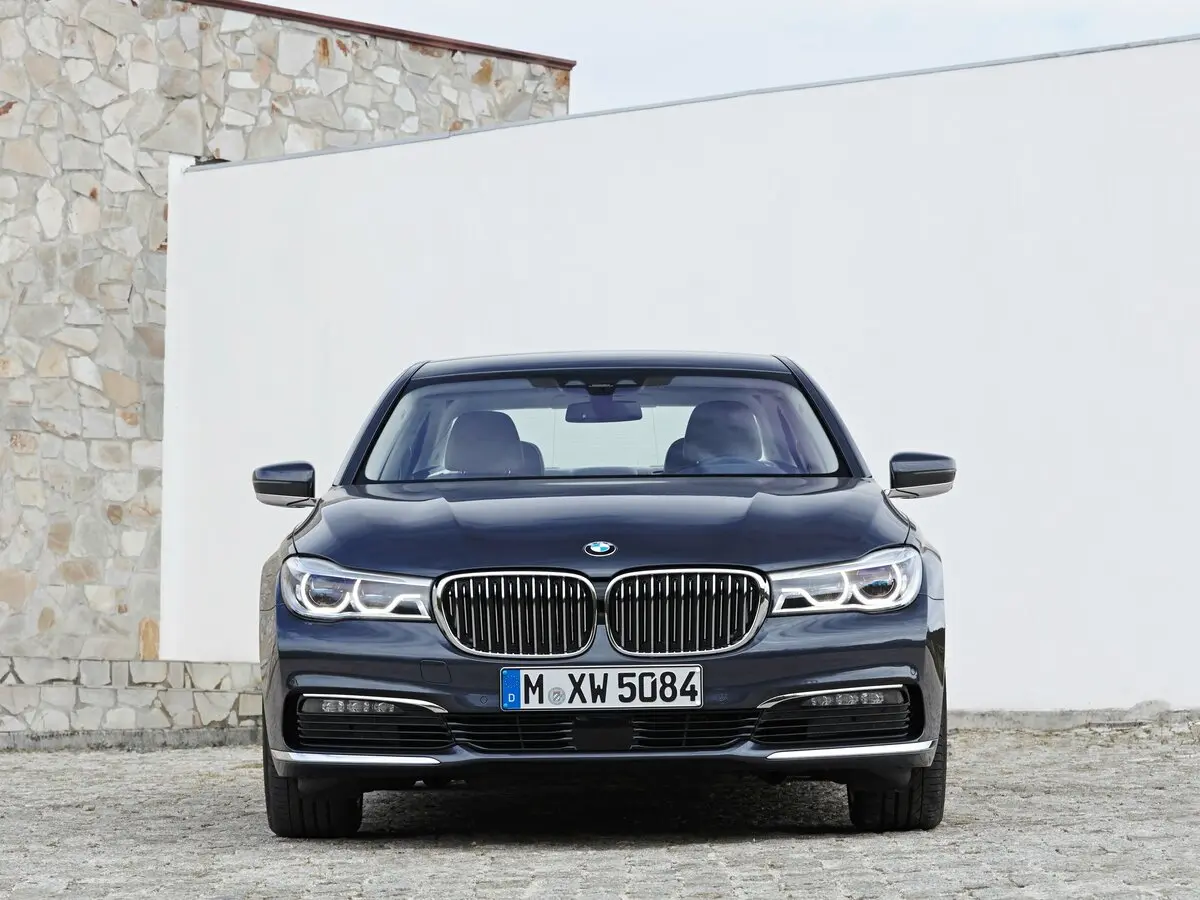 BMW 7 серии VI (G11/G12) Седан — сүрөт 3