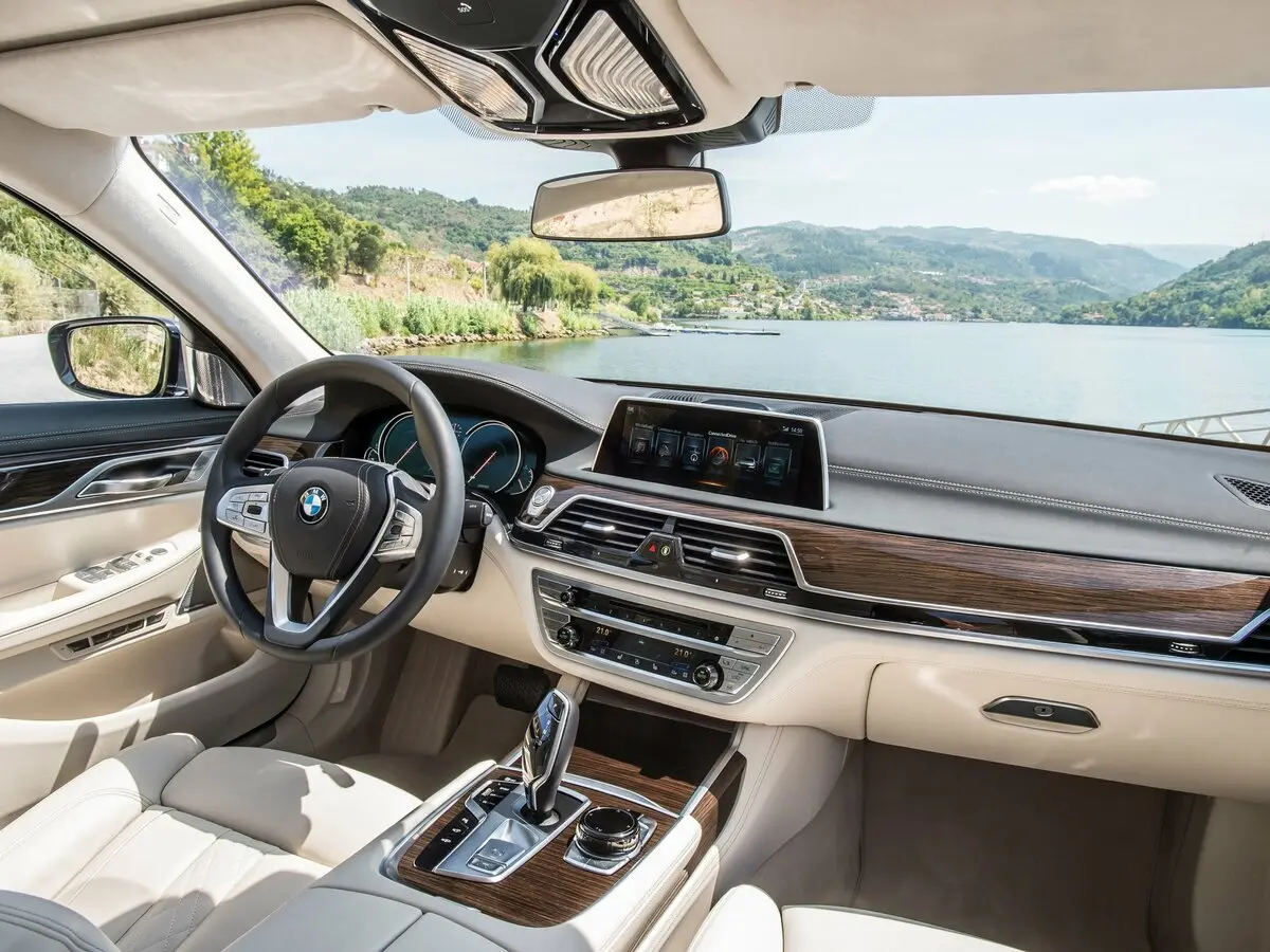 BMW 7 серии VI (G11/G12) Седан — сүрөт 7