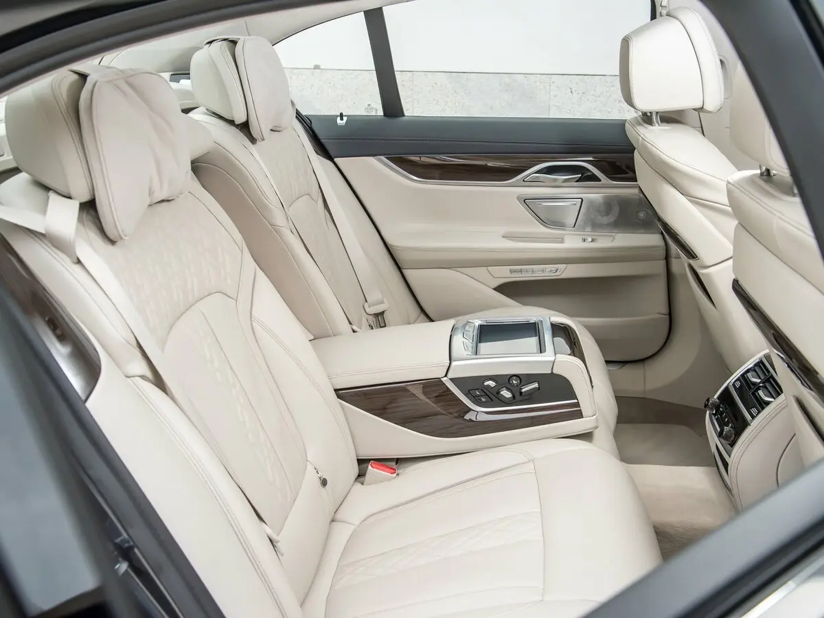 BMW 7 серии VI (G11/G12) Седан — сүрөт 10